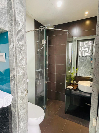 Bathroom 4, Cali Hotel Books Da Nang, Da Nang