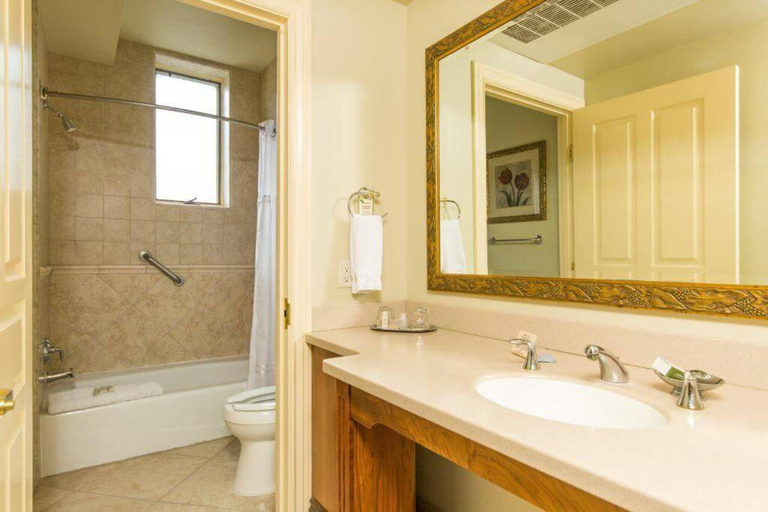 Bathroom 3, Hotel Diamond Chico, Butte