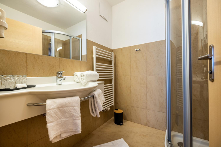 Bathroom 3, Hotel Breitlehenalm, Tamsweg