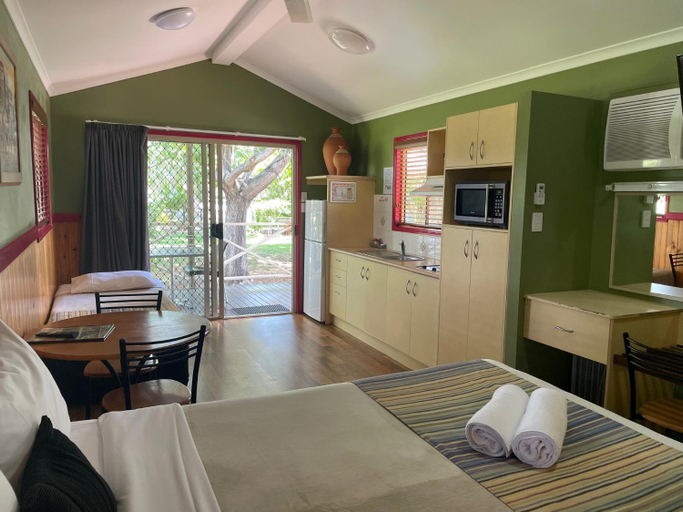 Bedroom 3, Aussie Outback Oasis Holiday Park, Charters Towers