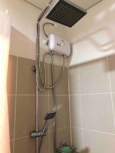 Bathroom 5, The Happy Place, Pasay City