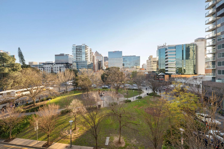 Oliver - The Hindmarsh Skyline Retreat, Adelaide