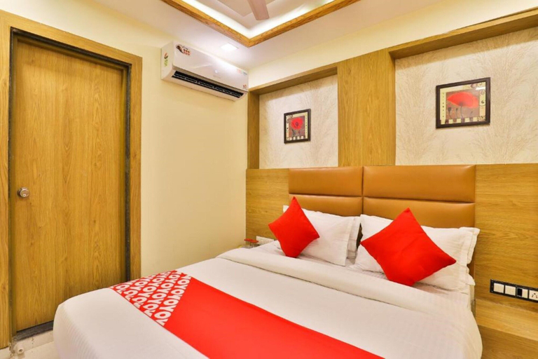 Bedroom 5, Goroomgo Silver Palace Ahemadabad, Ahmadabad