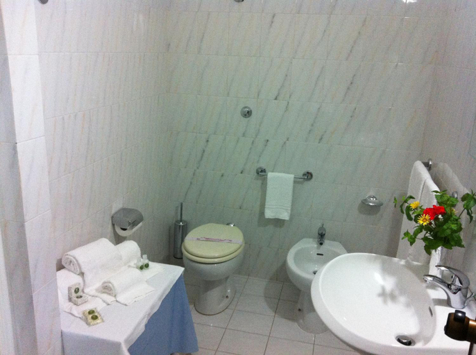 Bathroom 4, Hotel Eden, Foggia