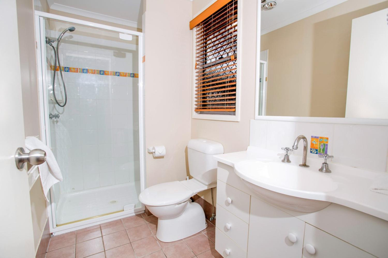 Bathroom 2, Reflections Holiday Parks Terrace Reserve, Byron