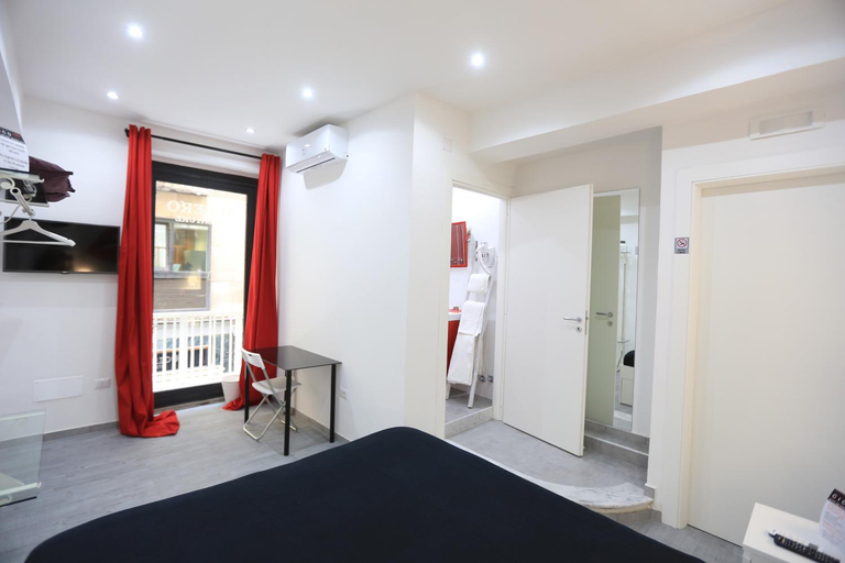 Others 4, Cico B&B, Napoli