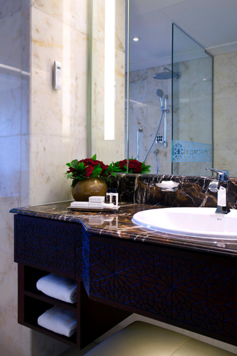 Bathroom 14