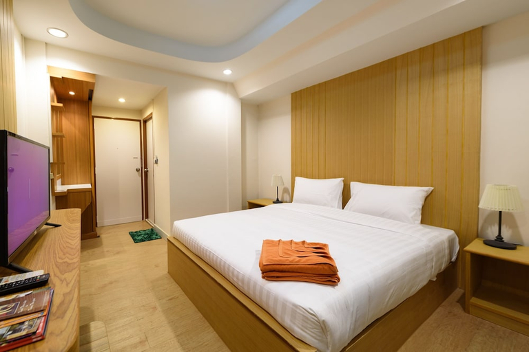 Bedroom 2, P 72 Hotel Bar, Pattaya