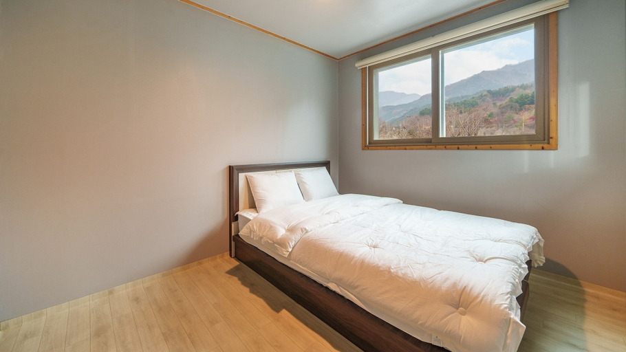 Bedroom 3, Gapyeong Sanchaek Glamping Pension, Gapyeong