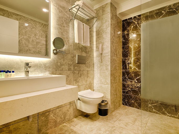 Bathroom 3, Grand Uysal Beach and Spa Hotel, Alanya