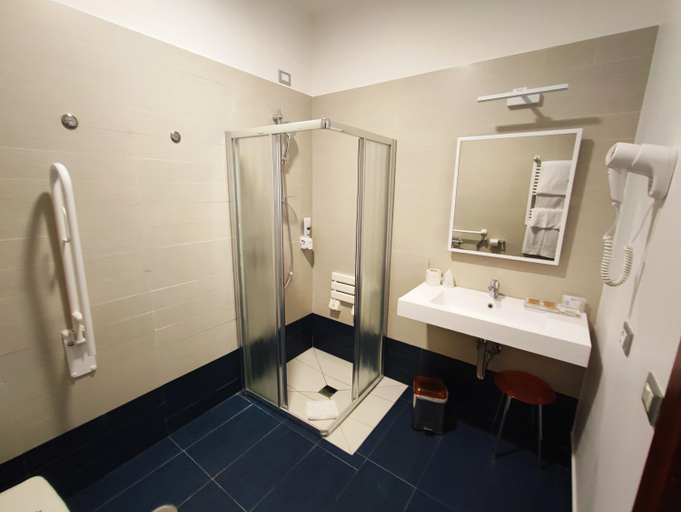 Bathroom 5, Hotel Miramare, Latina