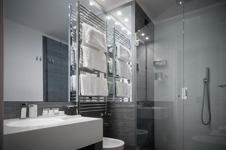 Bathroom 14