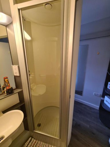 Bathroom 4, Chapter Highbury I in London, London