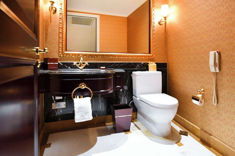 Bathroom 12