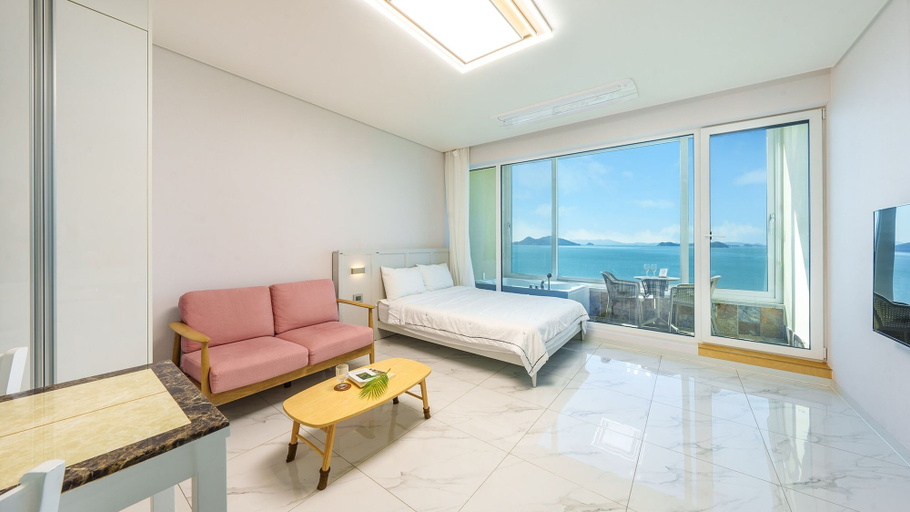 Bedroom 3, Yeosu Stay Raonpine Spa Pension, Yeosu