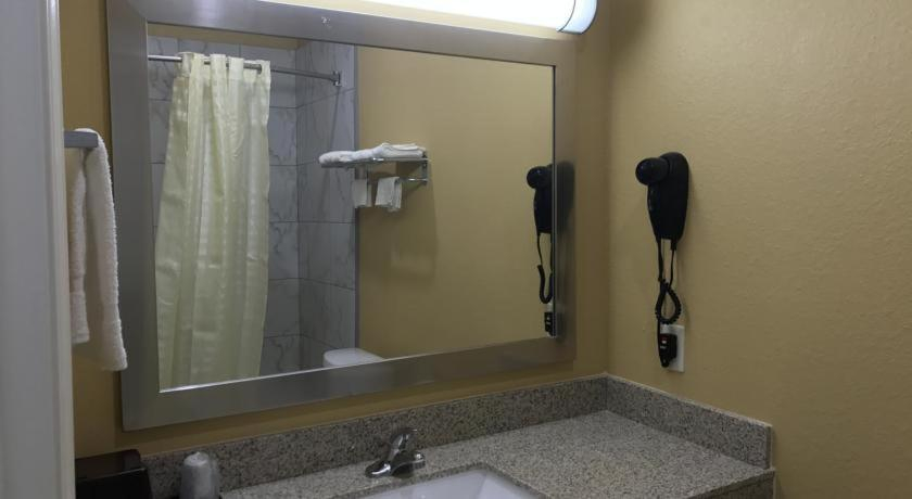 Bathroom 14