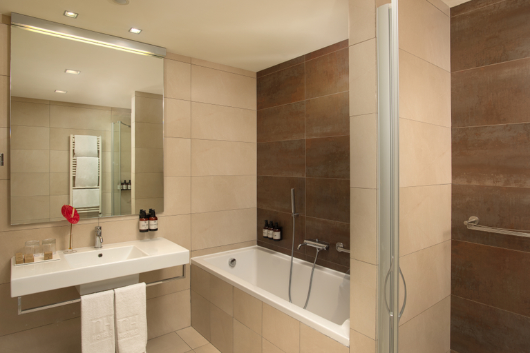 Bathroom 19