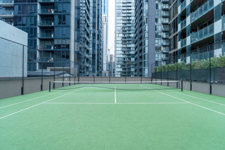 2 Bedroom Apartment with City Views, Melbourne