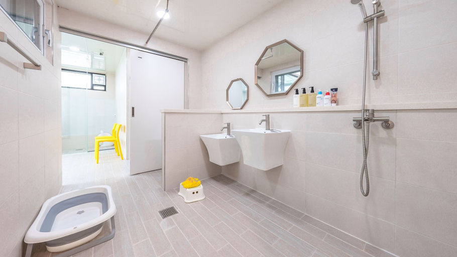 Bathroom 4, Gangreung Pyeonanhanga Pension, Gangneung
