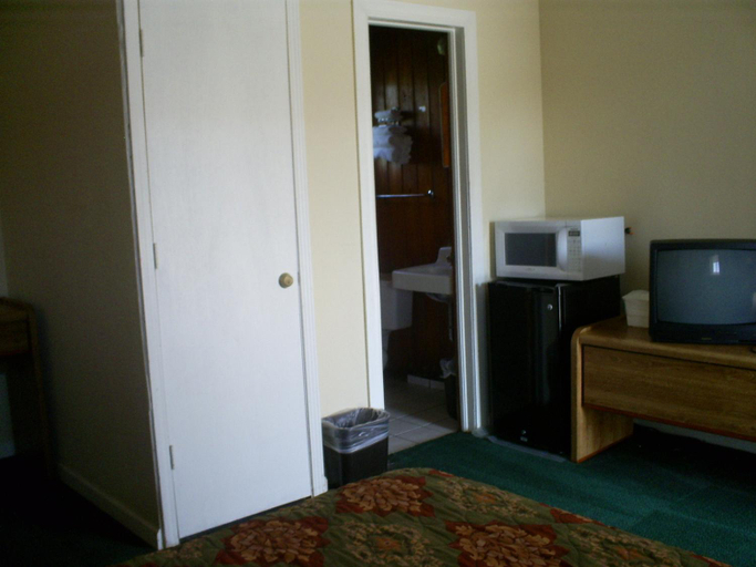 Bedroom, Crestview Inn, Okaloosa