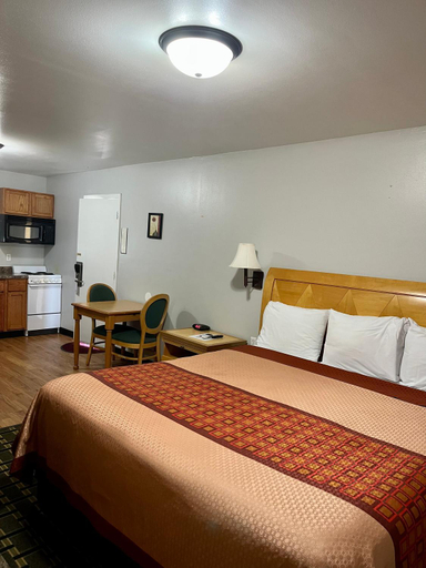 Others 5, Chief Motel, Lee