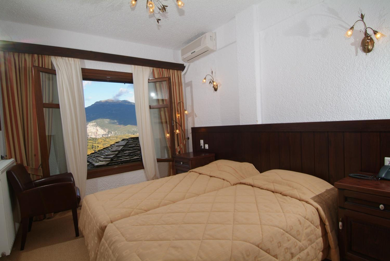 Bedroom, Hotel Taxiarches, Epirus
