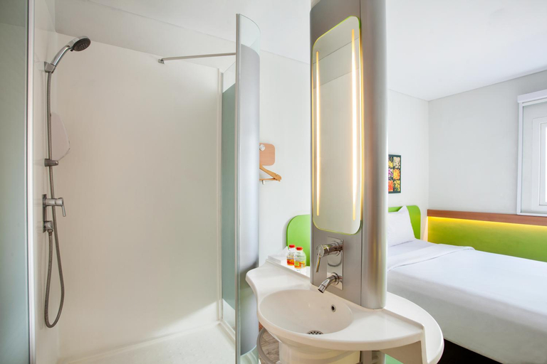 Bathroom 9