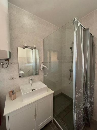 Others 3, Apartmani IRA, Vir