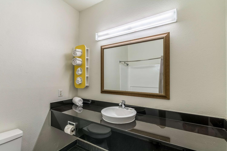 Bathroom 4, Motel 6 North Richland Hills, TX – Rufe Snow, Tarrant