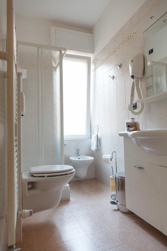 Bathroom 10