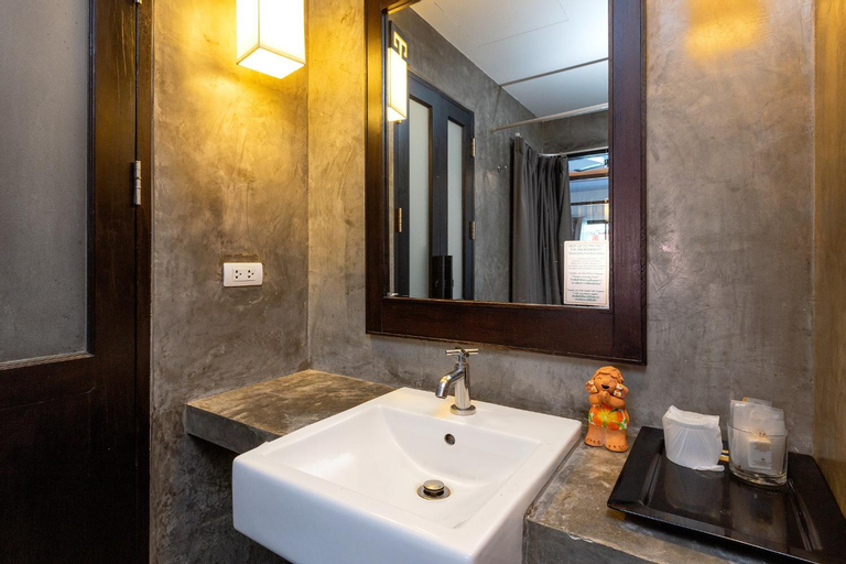 Bathroom 4