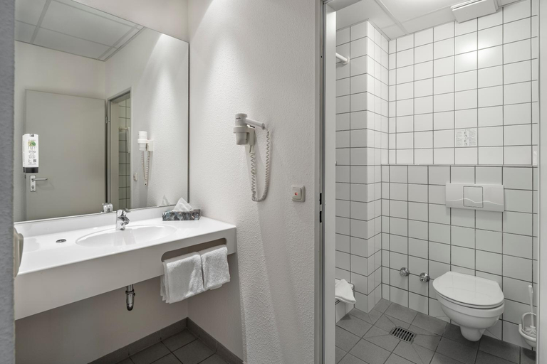 Bathroom 5, Center Hotel Kaiserhof, Burgenlandkreis