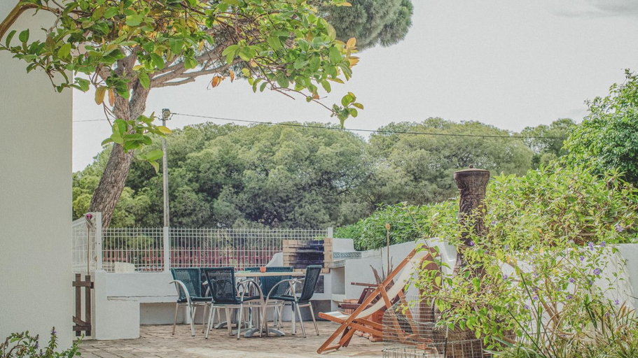 Others 3, Airport House, Faro