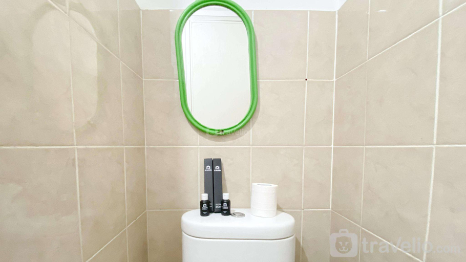 Bathroom, Comfort Stay Studio Green Bay Pluit By Travelio, North Jakarta