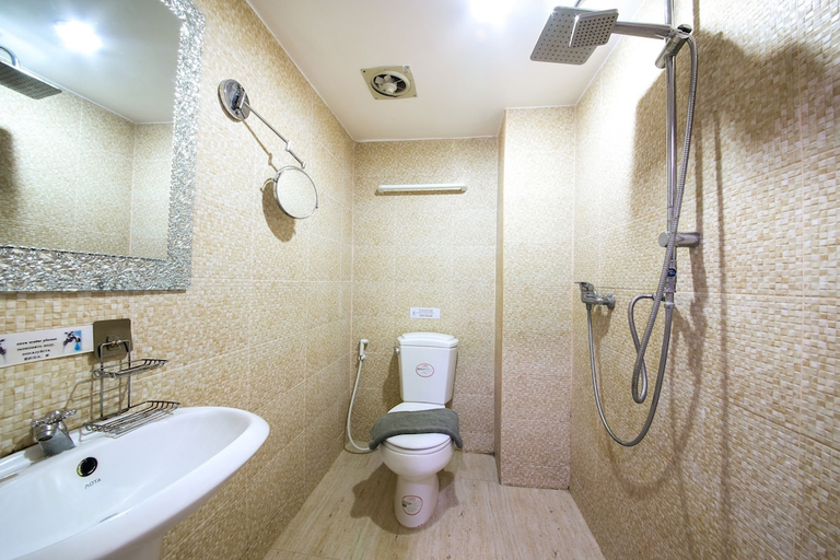 Bathroom 3, Chilli Patong, Phuket Island