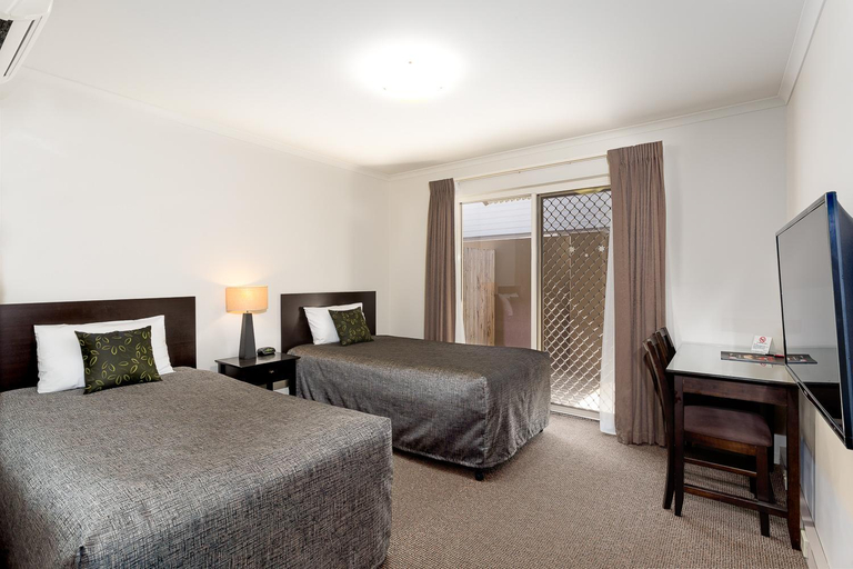 Others 4, Redcliffe Motor Inn, Redcliffe-Scarborough