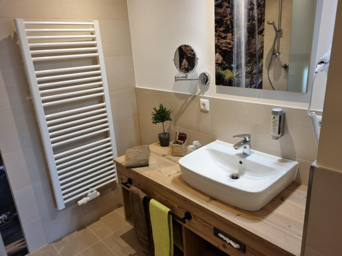Bathroom 3, Landhotel Großeiberhof, Cham