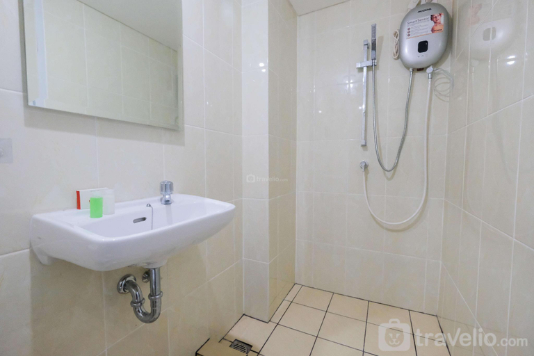Bathroom 4, Studio Apt at M-Town Residence Serpong By Travelio, Tangerang
