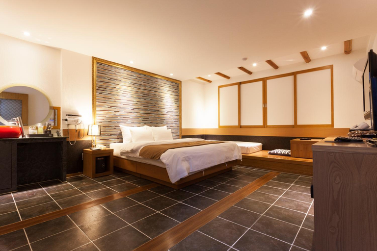 Bedroom 12