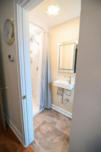 Bathroom 4, The Lakehouse Inn Geneva, Ashtabula