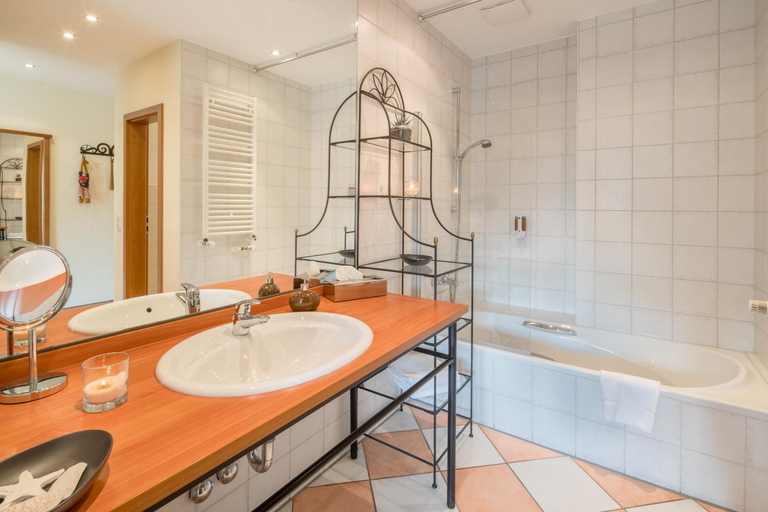 Bathroom 5, Zur Post, Cloppenburg