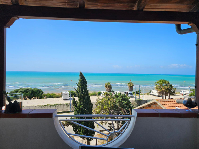 Others 3, FronteMare, Agrigento