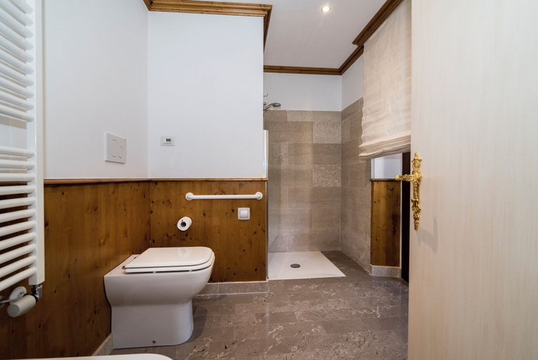 Bathroom 5, Càdor Hotel, Belluno