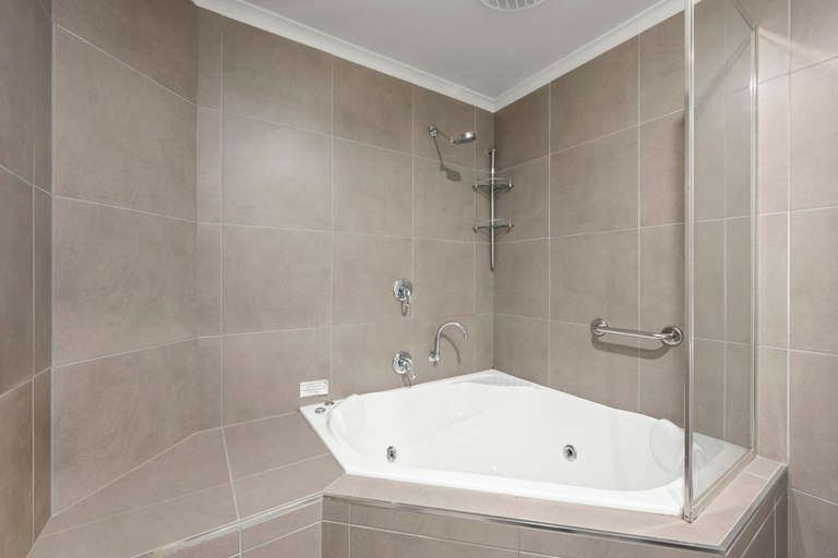 Bathroom 3, National Hotel Complex, Gr. Bendigo - Central