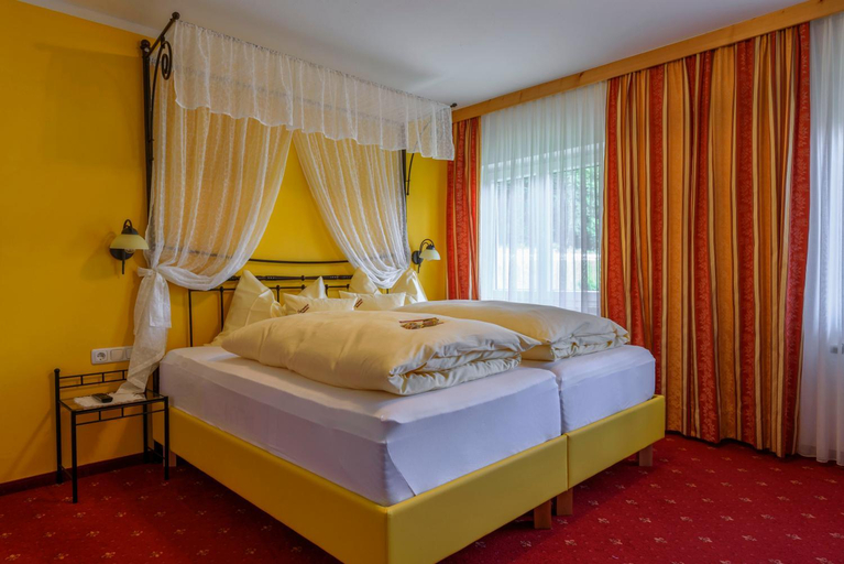 Bedroom 2, Gasthof Waldwirt, Hallein