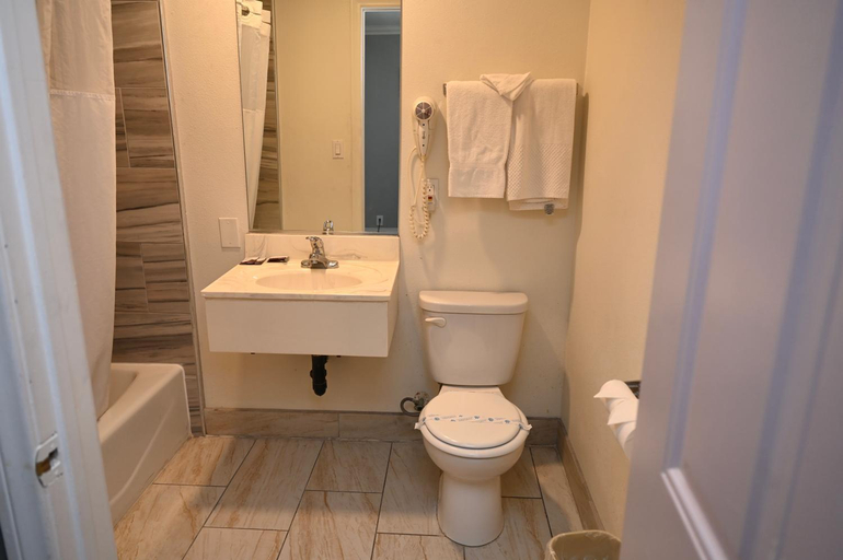 Bathroom 4, Hollywood Star Inn, Los Angeles