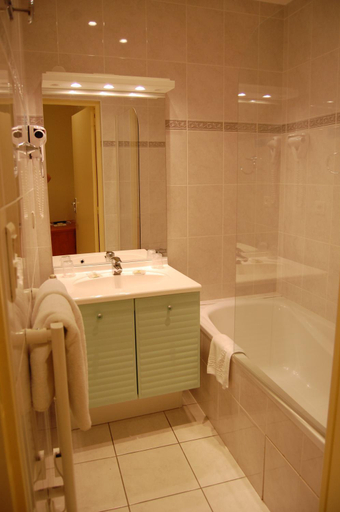 Others 5, Appart'hotel La Suze sur Sarthe, Sarthe