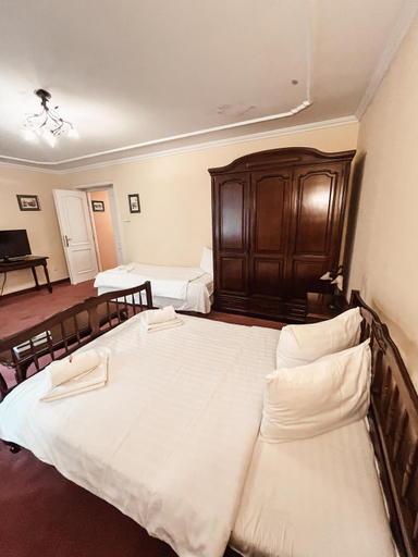 Others 3, Curtea Bavareza, Targu Mures