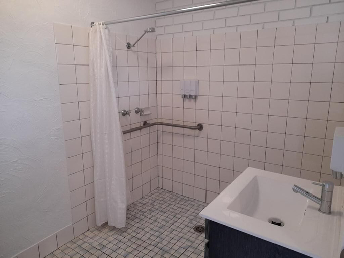 Bathroom 3, Junction Motel Wagga, Wagga Wagga - Pt A