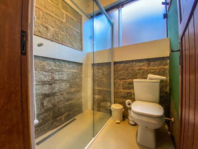 Bathroom 4, Sapê Guest Hotel, Imbituba